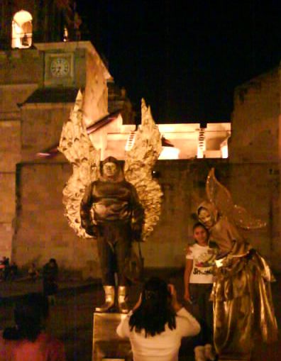 050 Oaxaca Living Statues 16th Jan 2011.jpg